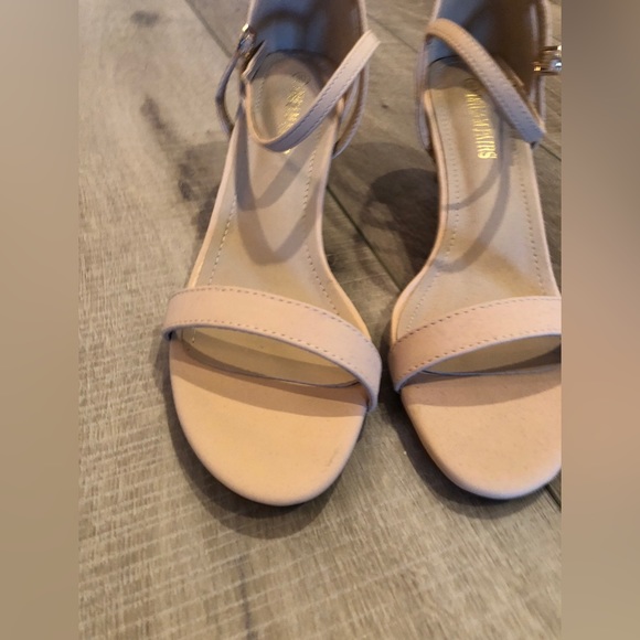 ✨New Beige Sandals✨ - Picture 4 of 8